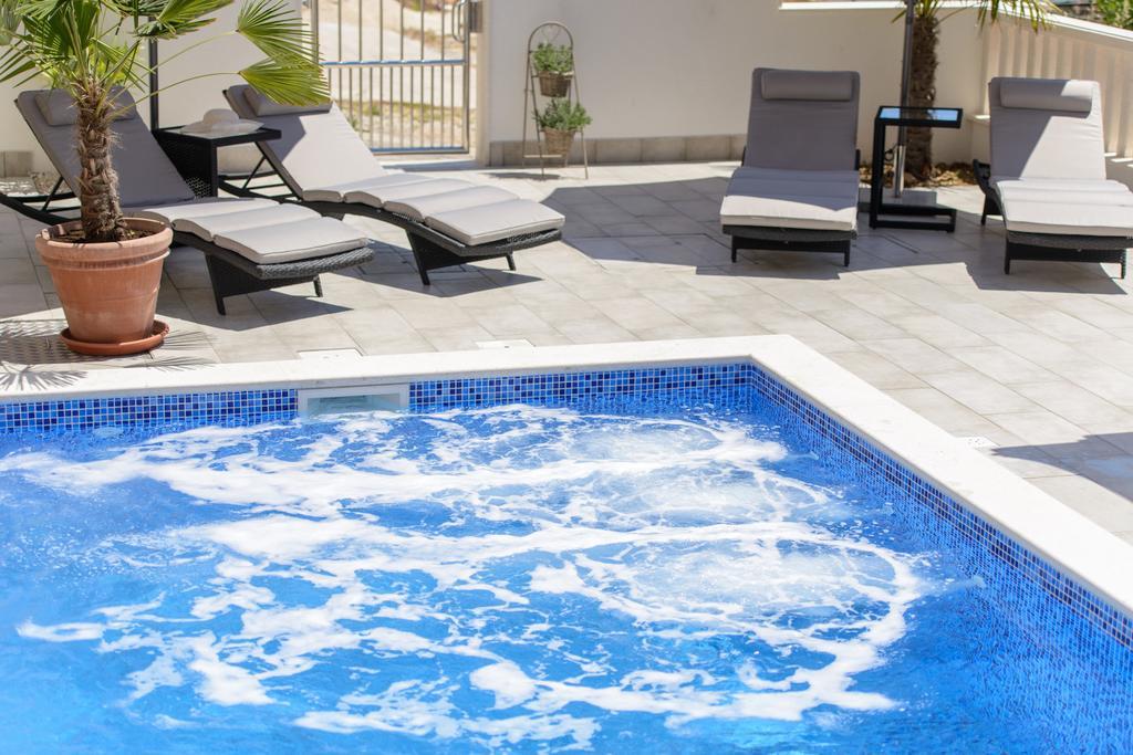 Apartments Villa Atlantis Trogir Exteriör bild