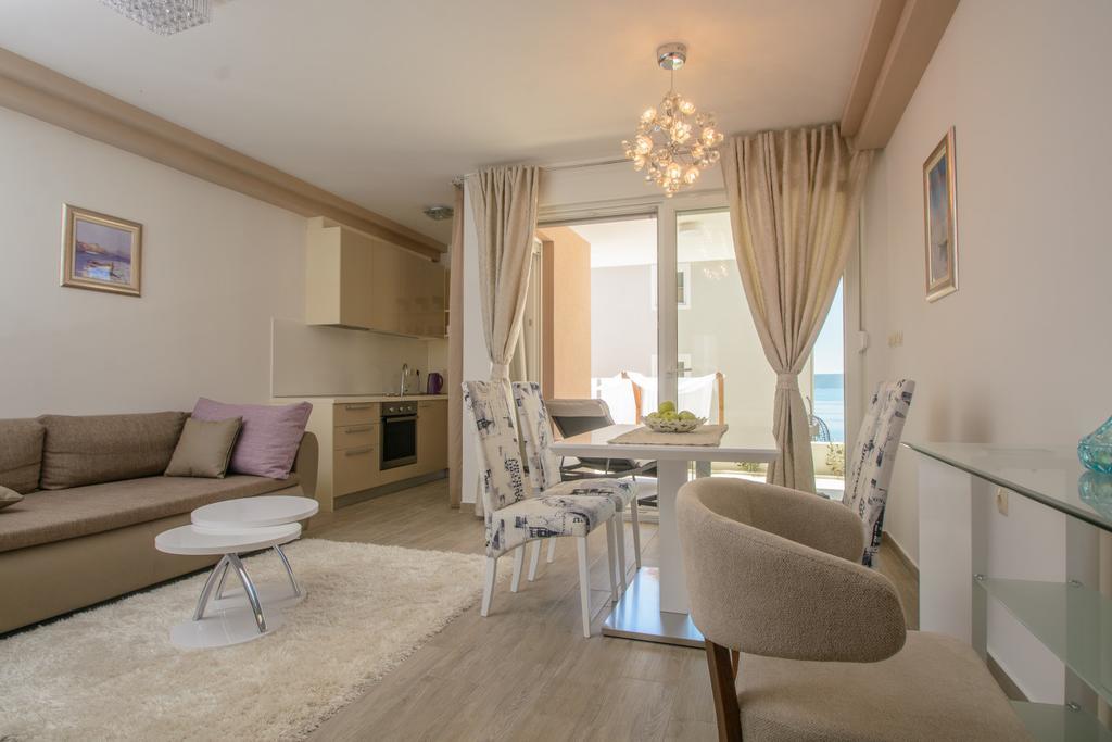Apartments Villa Atlantis Trogir Exteriör bild