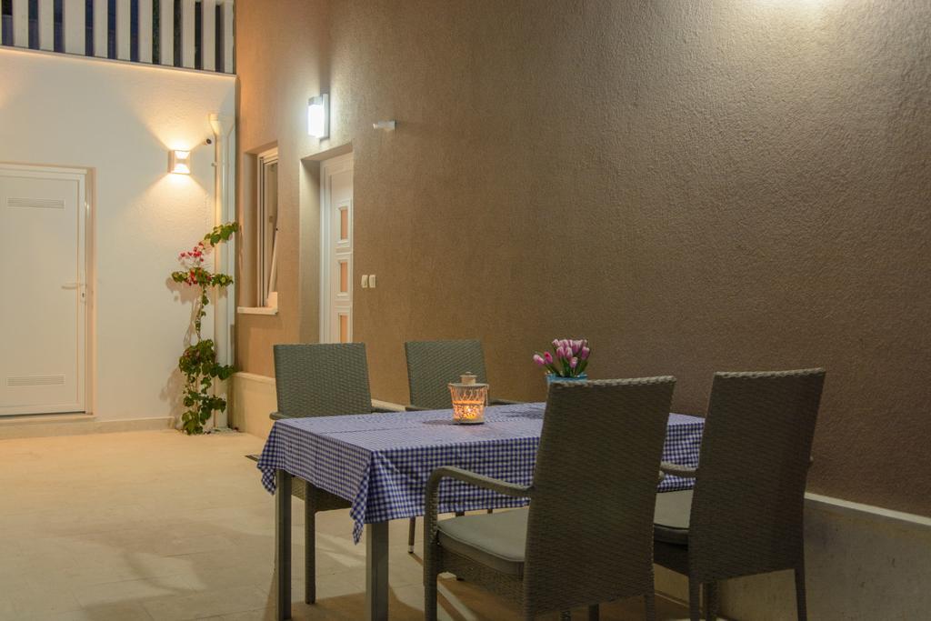 Apartments Villa Atlantis Trogir Exteriör bild