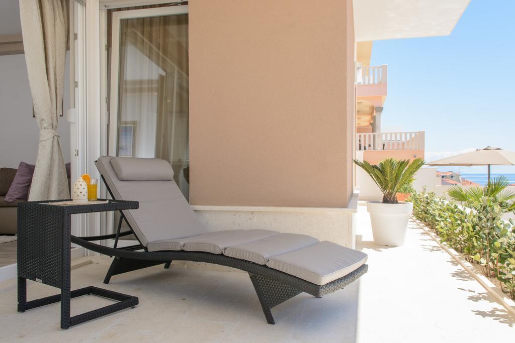 Apartments Villa Atlantis Trogir Exteriör bild