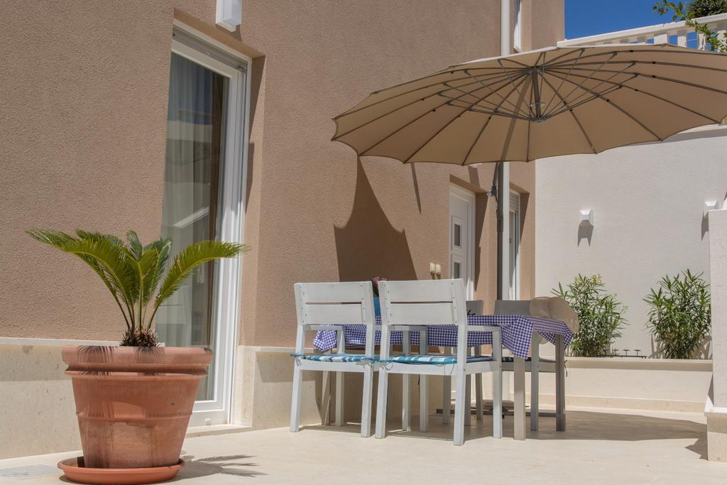 Apartments Villa Atlantis Trogir Exteriör bild
